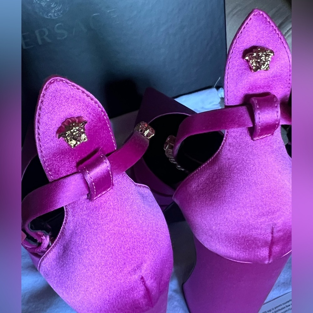 VERSACE Decollete Pink Lemonade Satin Platform Crystal Pointy Heels EU 40 - Picture 9 of 16